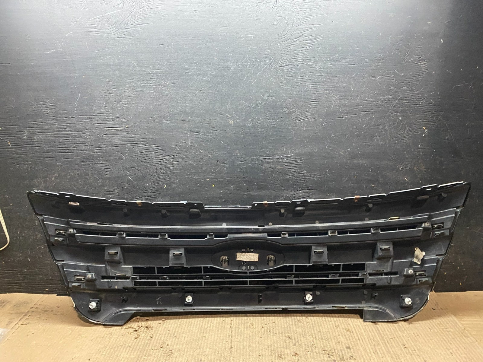 2011 to 2015 Ford Explorer Upper Front Grill Grille Oem V6740 DG10