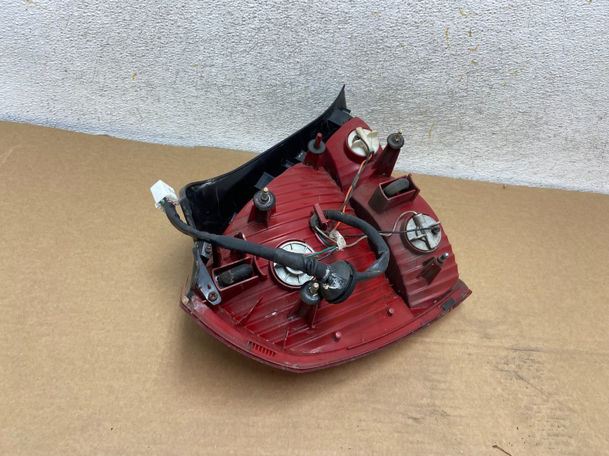 2001 2002 2003 Hyundai Elantra Right Passenger Rh Tail Side Light AH4398 DW5