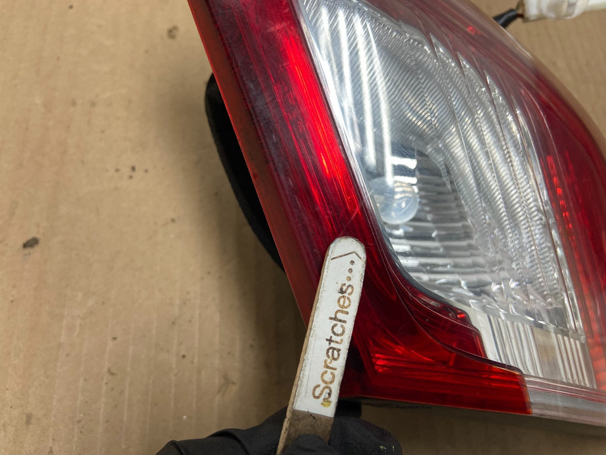 2010 - 2011 Toyota Camry Right Passenger RH Side Inner Tail Light AH3018 DW3