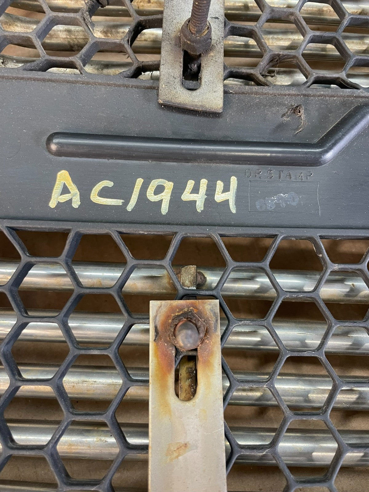 2002 2003 2004 2005 Dodge Ram 1500 OEM Upper Front Grill Grille AC1944  DG8