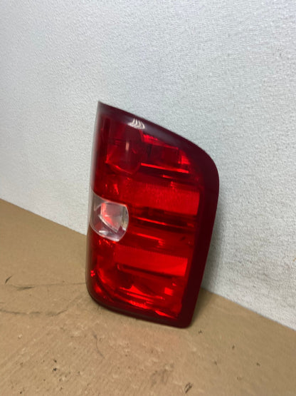 2007 to 2013 Chevrolet Silverado Right Passenger RH Side Tail Light AG0519 LK1