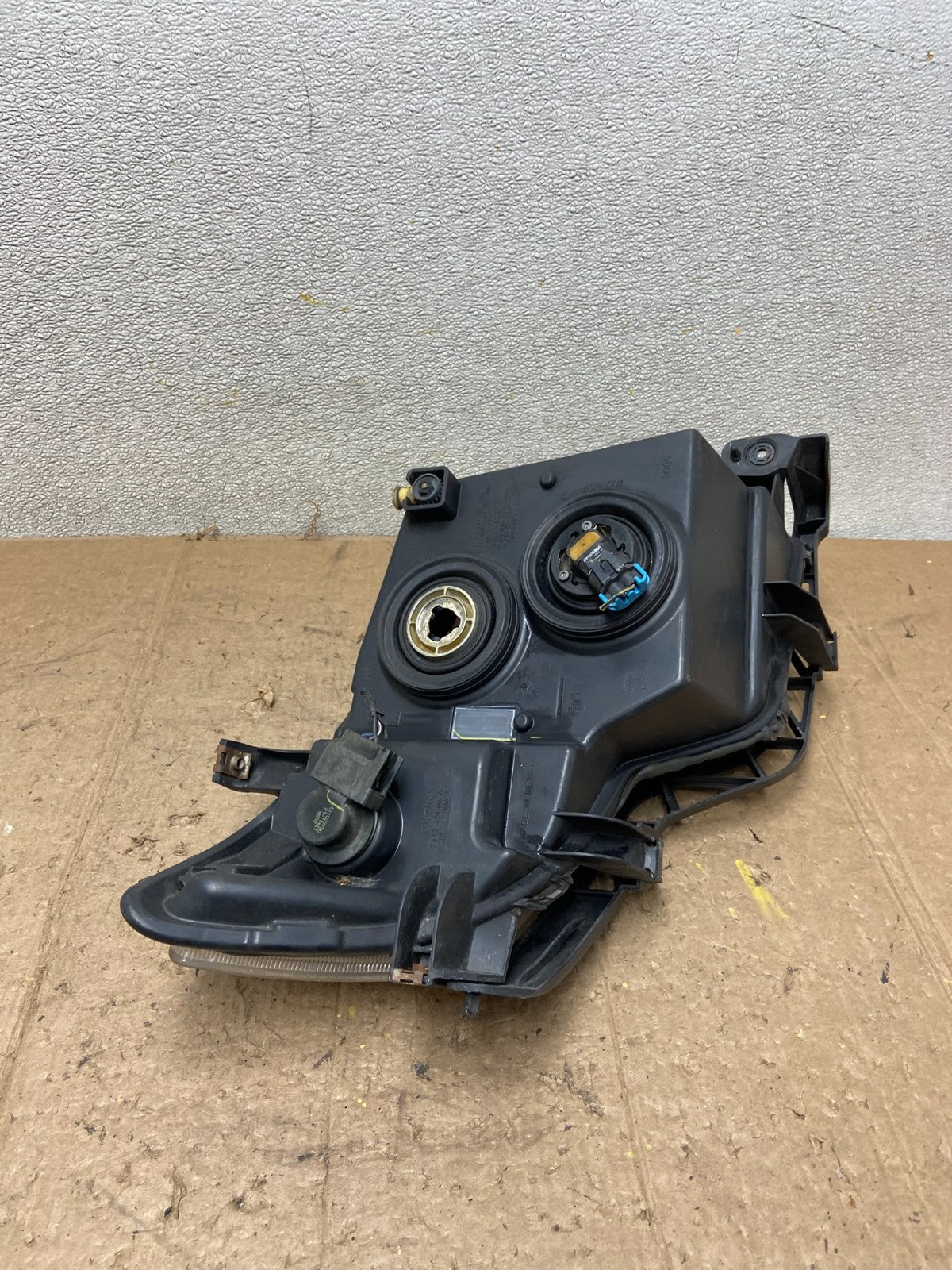 2007 to 2010 Ford Edge Left Driver Side Halogen Headlight AA49476
