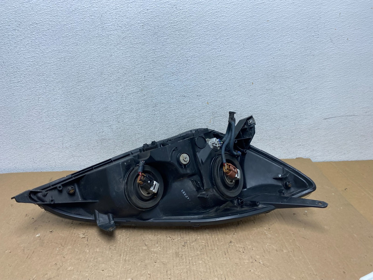 2004-2005 Toyota Sienna Left Driver LH Side Halogen Headlight AD8805 DW5