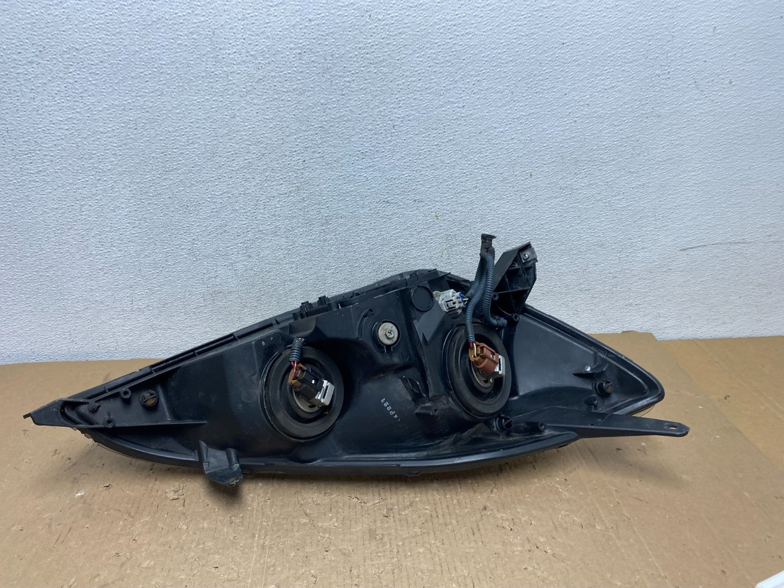 2004-2005 Toyota Sienna Left Driver LH Side Halogen Headlight AD8805 DW5