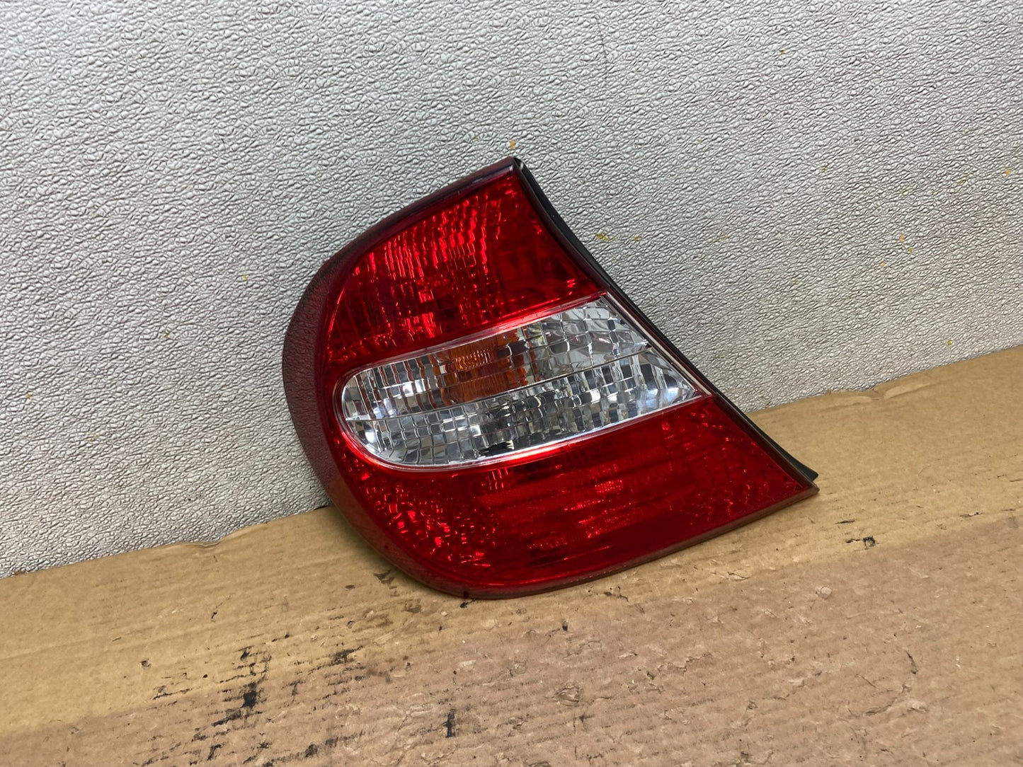 2002 2003 2004 Toyota Camry Left Driver LH Side Tail Light AB3371 LK0