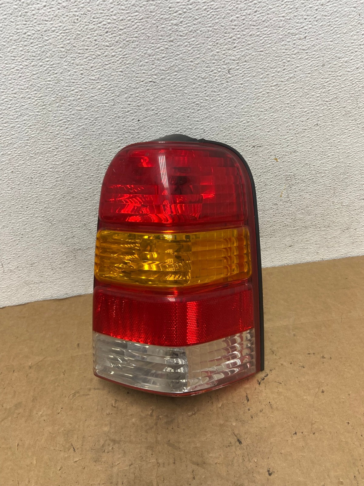 2001 to 2007 Ford Escape Right Passenger RH Side Tail Light AD5182 LK0