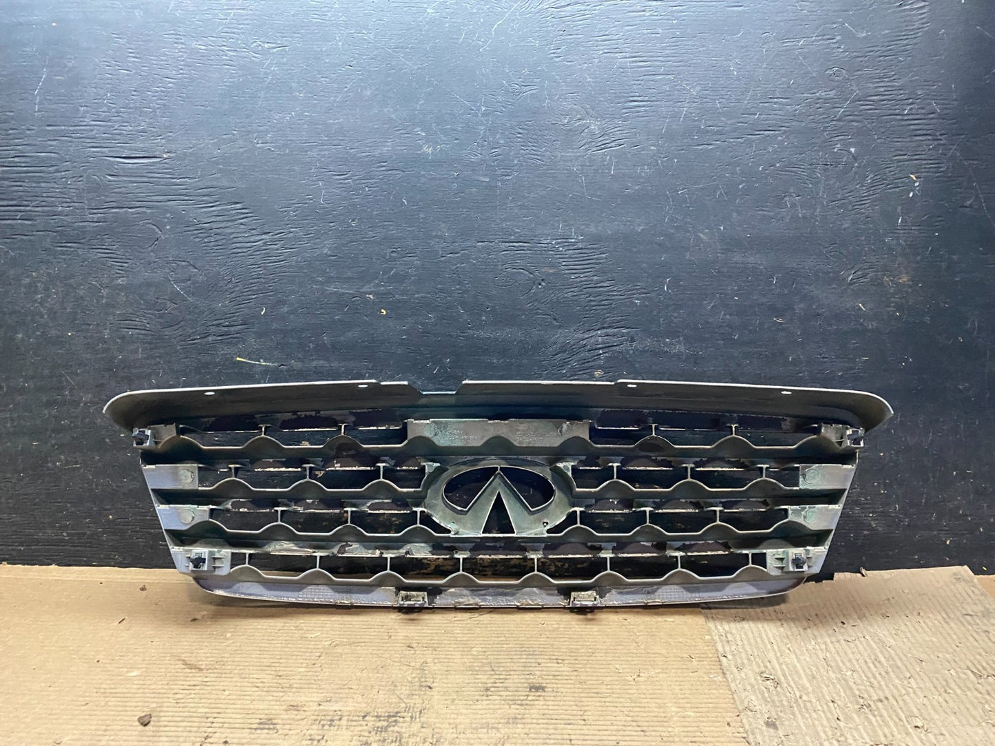 2006 2007 2008 Infiniti Fx35 Front Upper Grill Grille W/ Emblem OEM V9463 DG8