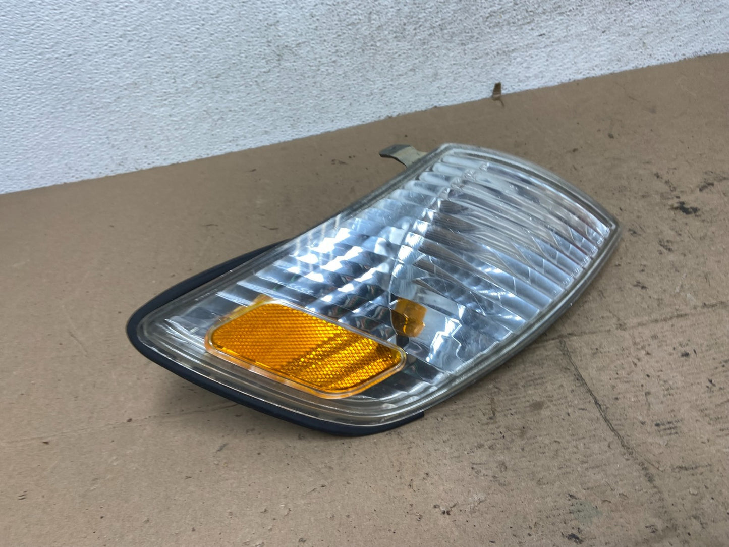 2000 to 2001 Lexus ES300 Right Passenger RH Side Turn Signal AF5128 DW2