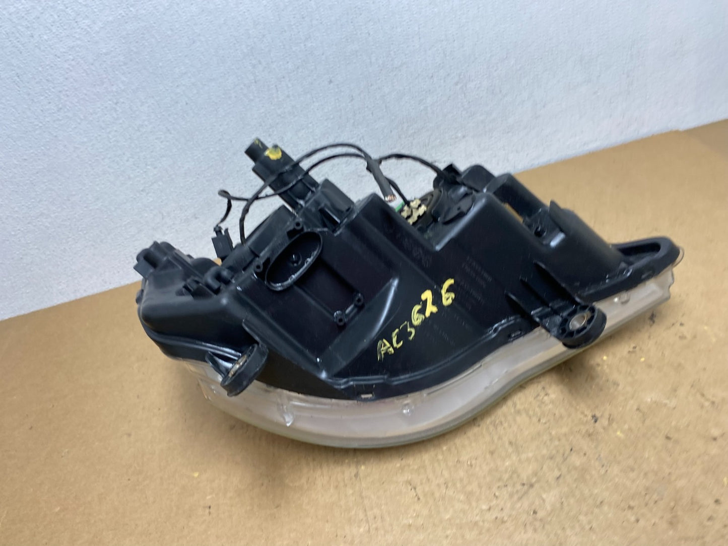 2008 to 2016 Chrysler Town and Country Left Driver Lh Side Headlight AC3626 DW7