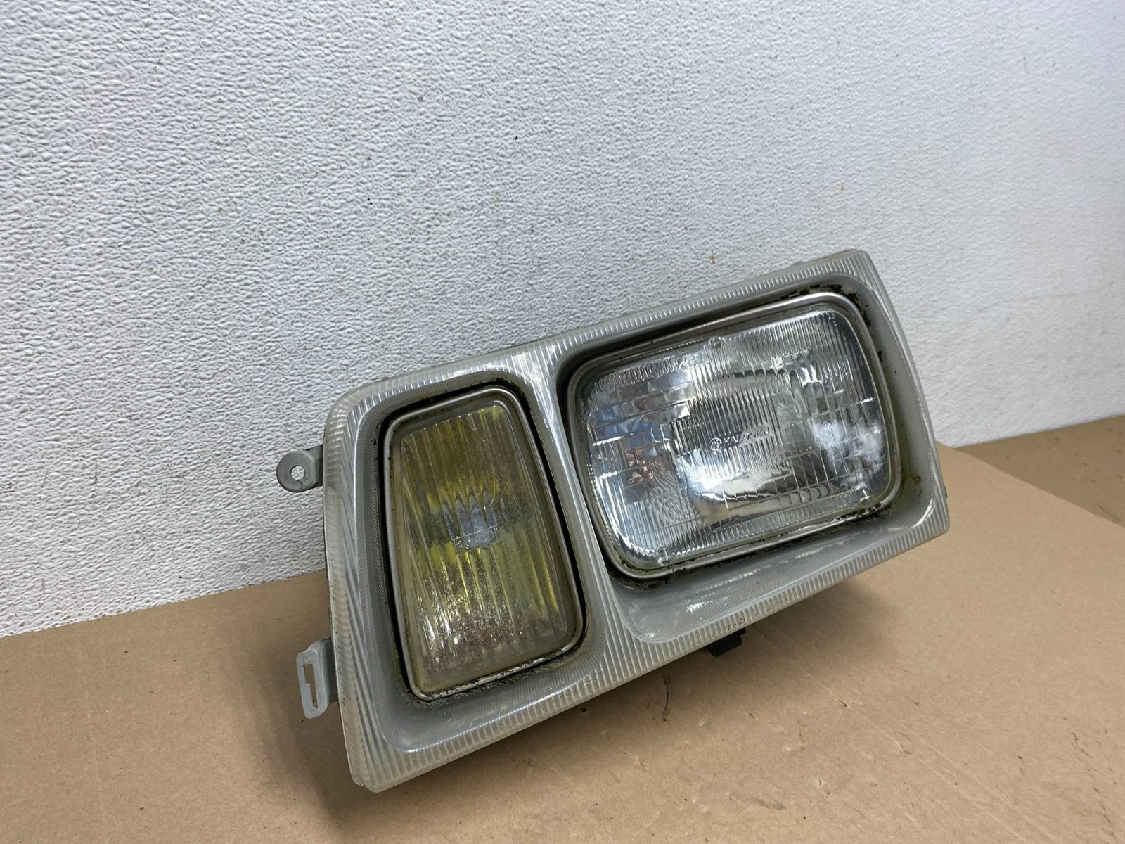 1981-1985 Mercedes 300SD 3.0L Left Driver LH Halogen Headlight ae6645 DG2