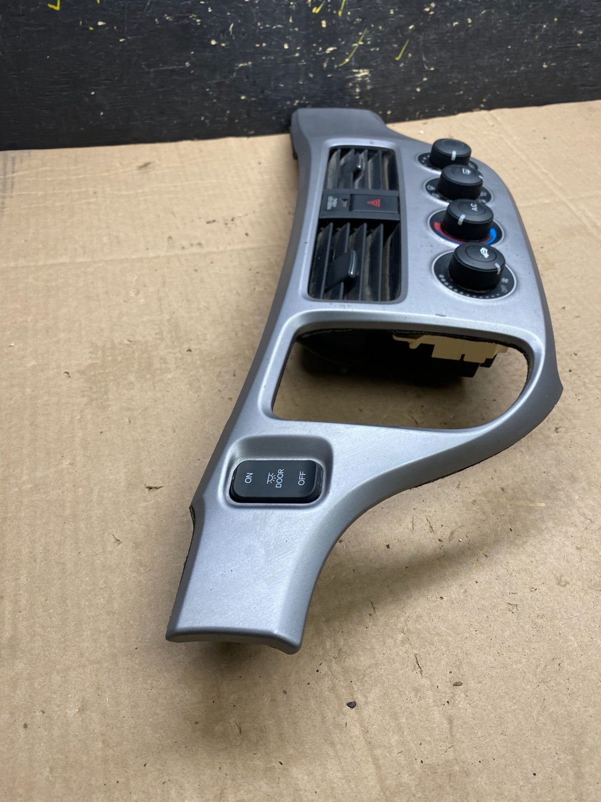 2005 to 2010 Honda Odyssey Radio Climate Control Dash Trim Bezel Z0052 DG2