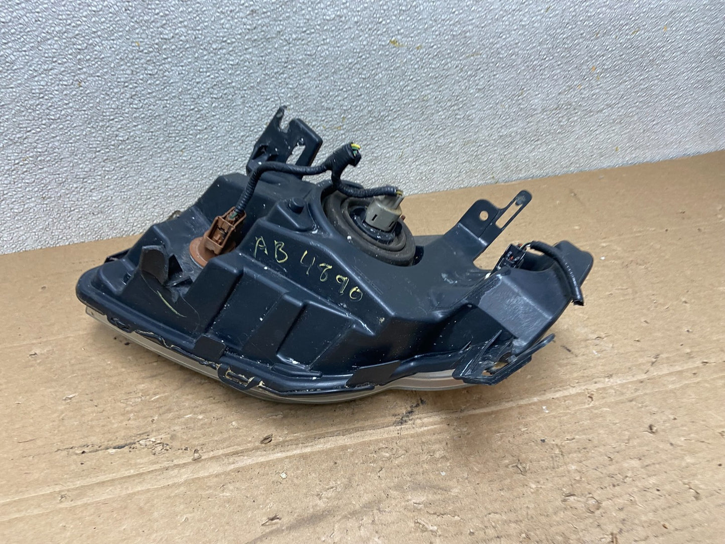 2008 to 2012 Ford Escape Headlight Right Passenger RH Side Halogen AB4890 DW8