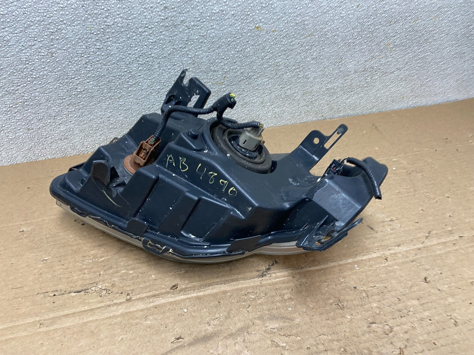 2008 to 2012 Ford Escape Headlight Right Passenger RH Side Halogen AB4890 DW8