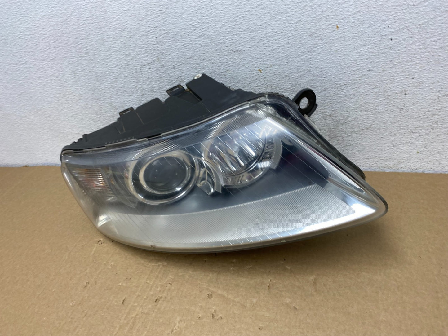 2005 to 2008 Audi A6 Right Passenger Side Headlight Xenon HID AF7311 DW1