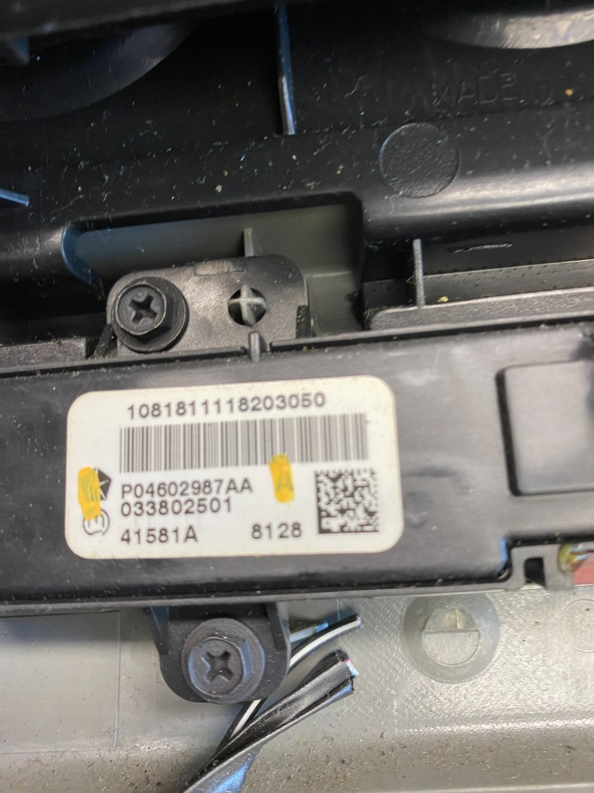 2008 to 2012 Jeep Liberty Dash Climate Temperature Control Radio Bezel AC9086 DG6