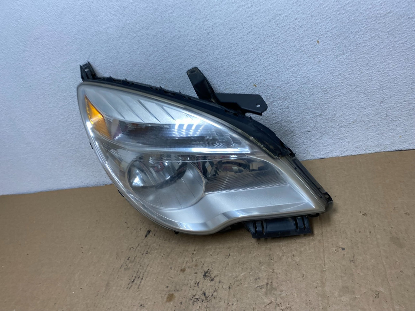 2010 - 2015 Chevrolet Equinox Halogen Headlight Right Passenger Side AG2380 DW1