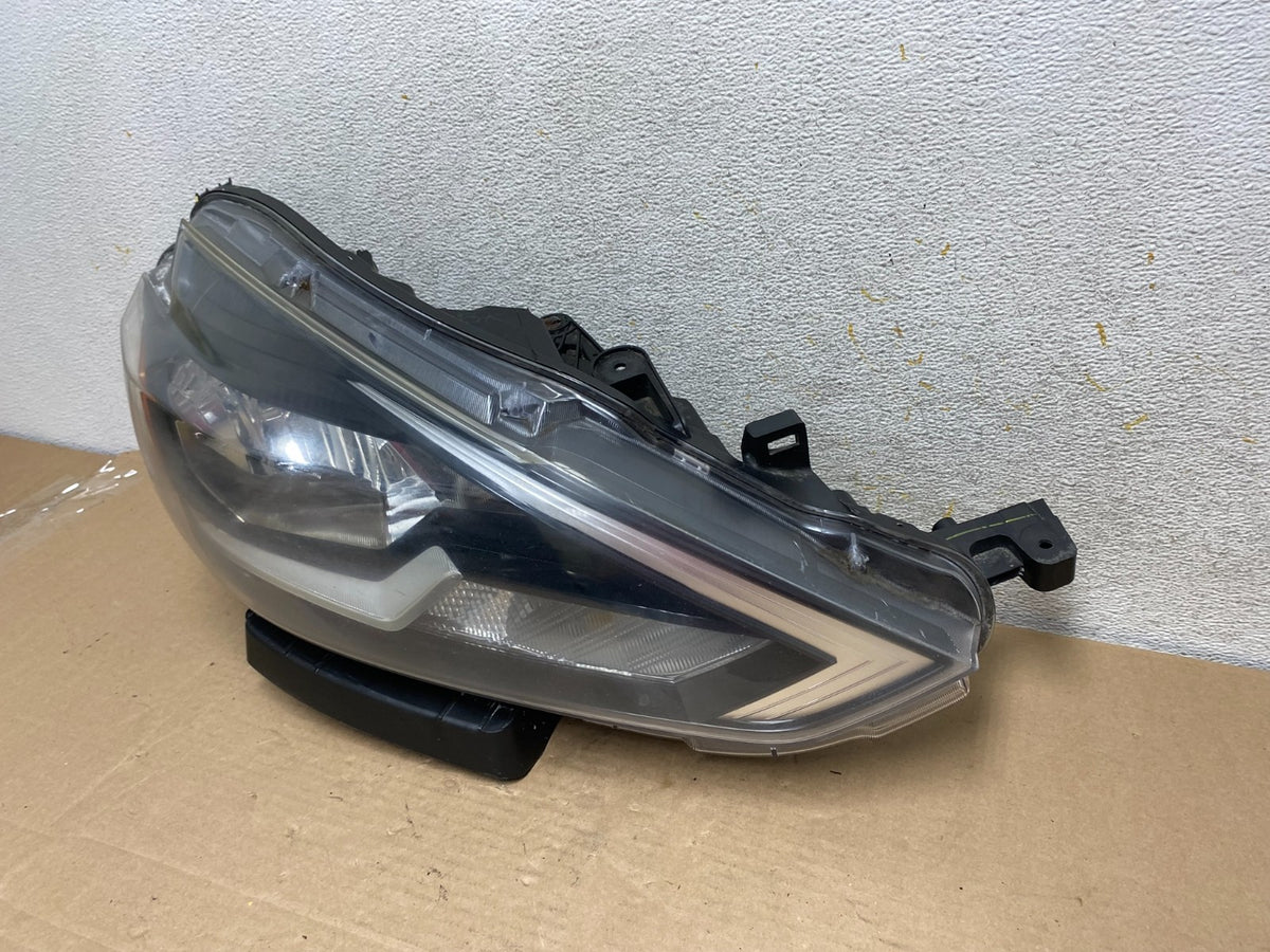 2016 - 2018 Nissan Sentra Front Right Passenger RH Halogen Headlight AH9383 DW1