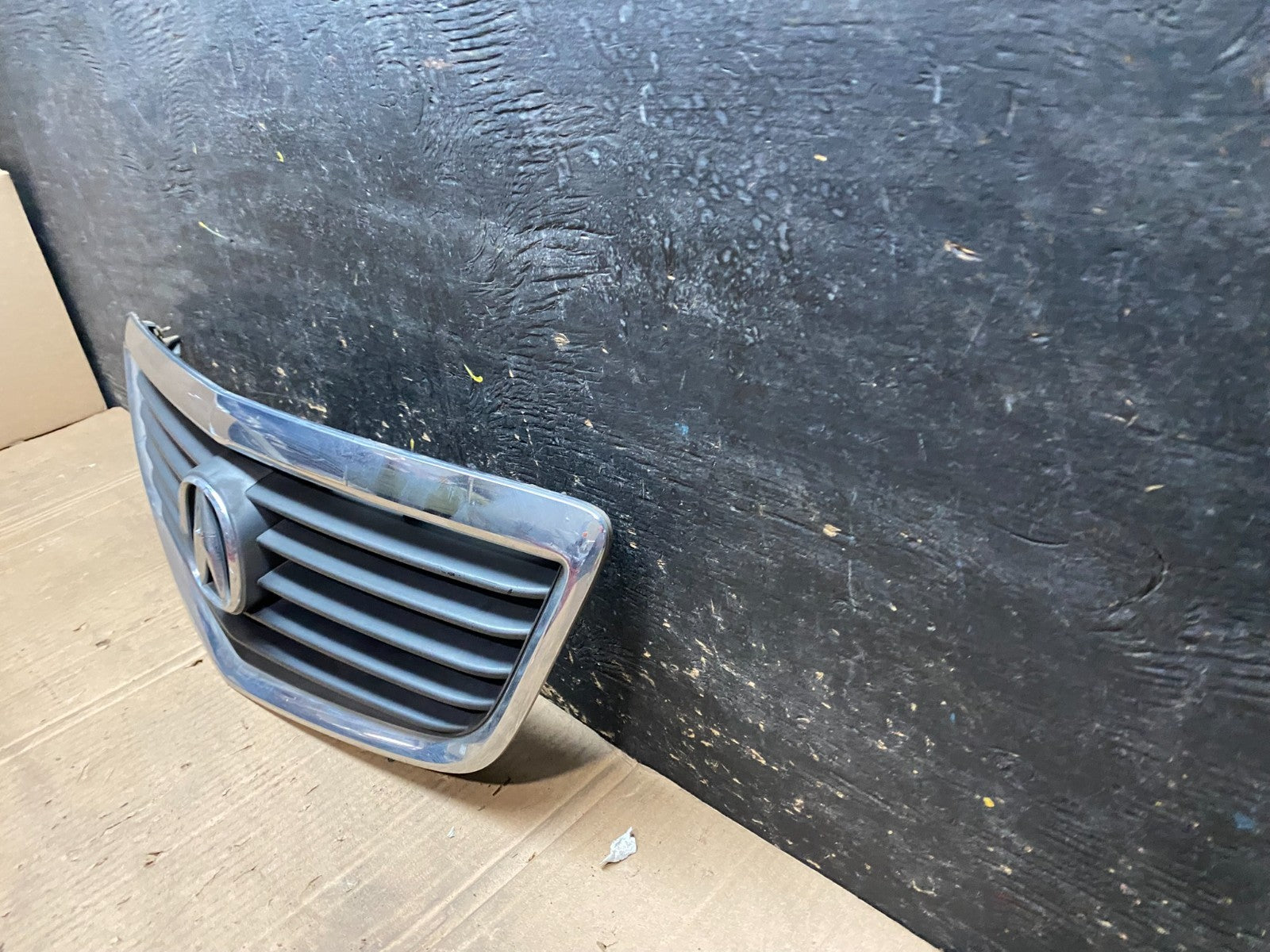 2002 to 2003 Acura RL Front Upper Grille Grill Emblem W2207 DG1