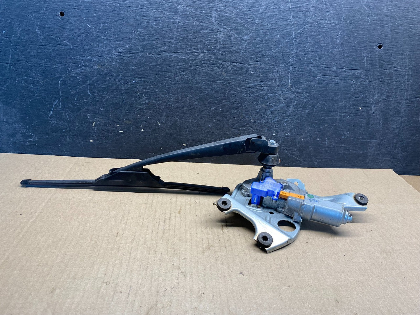 2010 to 2014 Subaru Outback Rear Windshield Wiper Motor AG96591