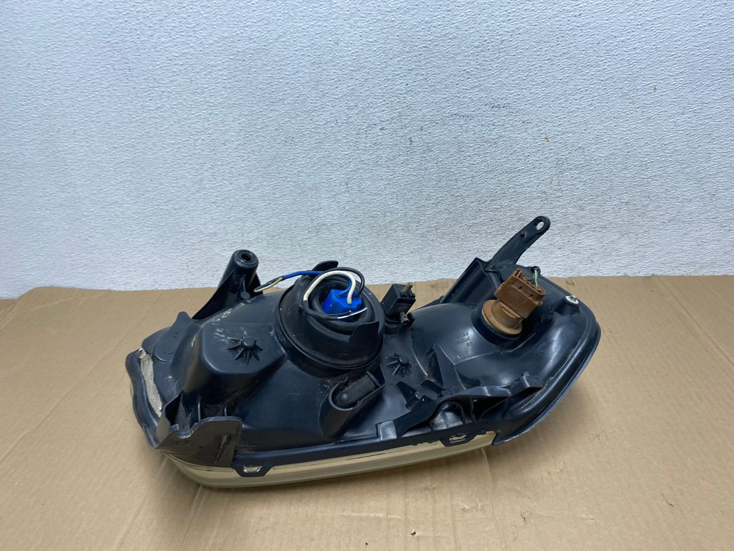2005 - 2006 Mazda Tribute Left Driver LH Halogen Headlight AE8907 LK6