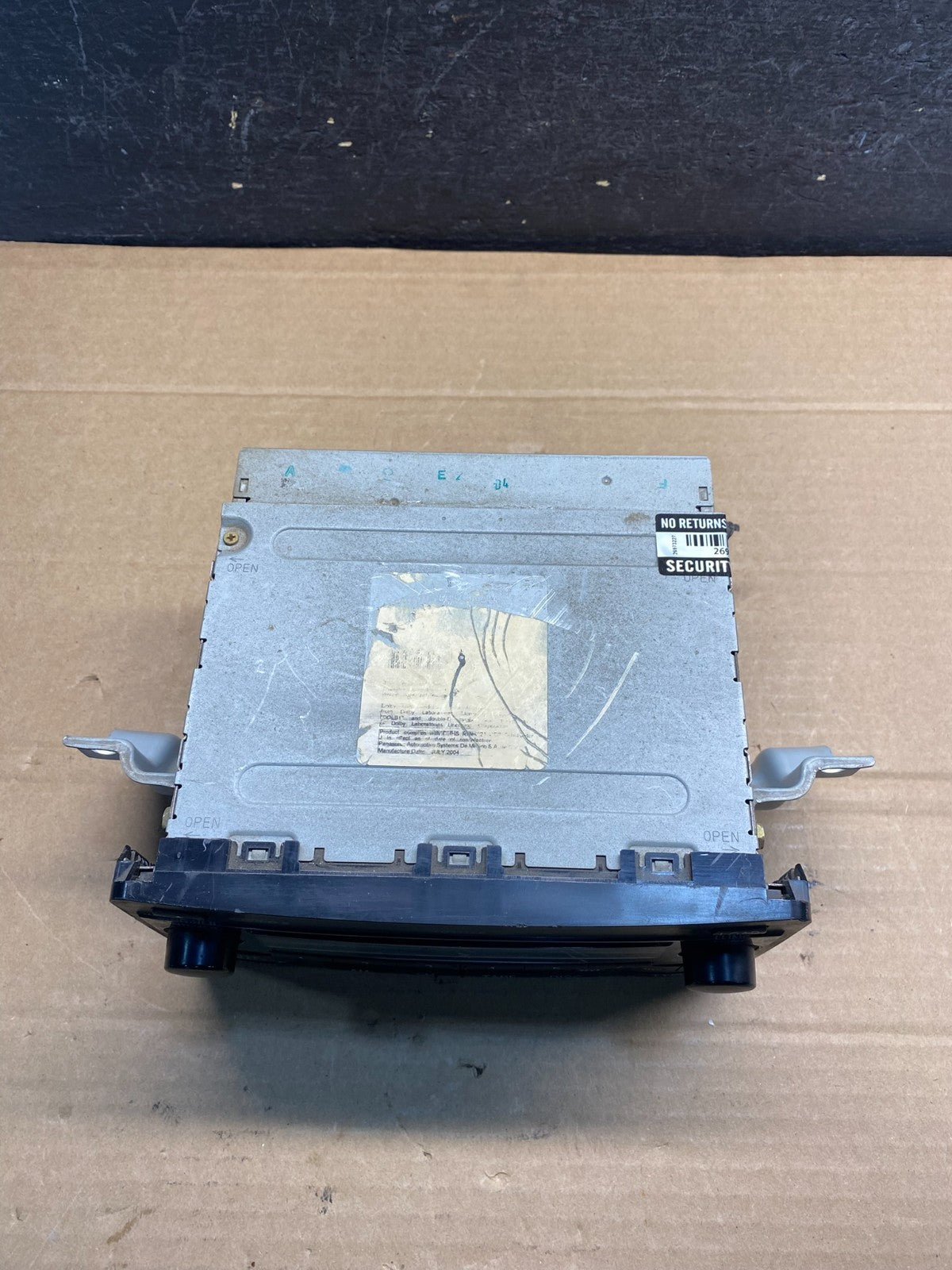 2003 to 2006 Toyota Tundra Sequoia AM/FM Radio CD Player ae8148 DG4