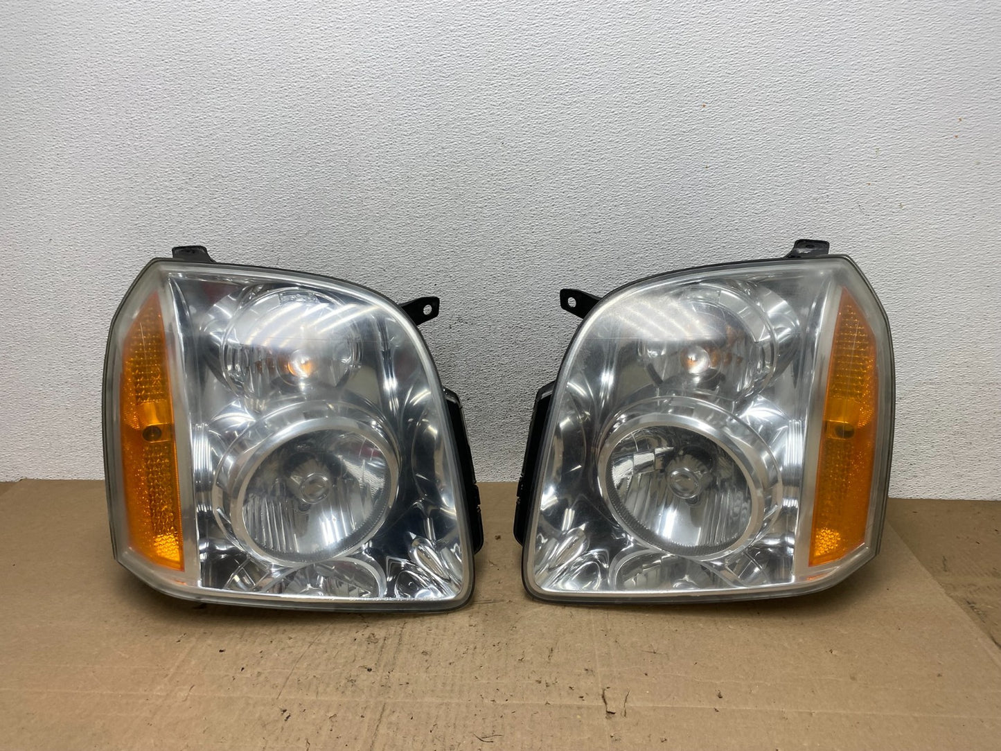 2007 - 2014 GMC Yukon Halogen Headlights Left+Right Side Set AE6129 DW0