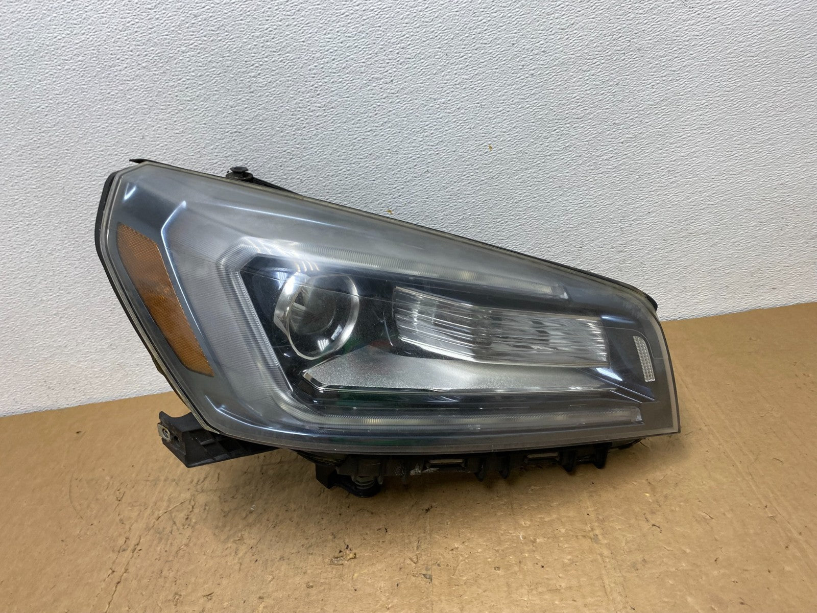2013-2016 Gmc Acadia Right Passenger RH Side Led Halogen Headlight AD0646 DW0