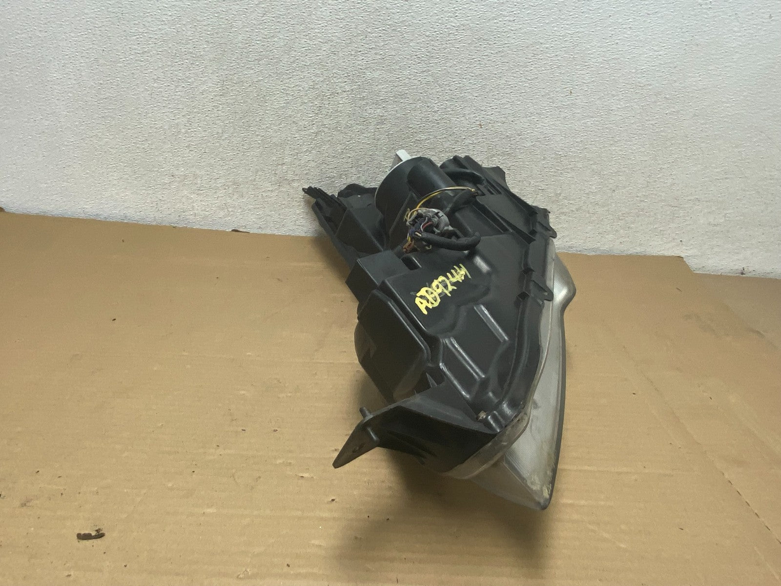 2010-2012 Subaru Legacy Outback Right Passenger Headlight AG8865 DW7