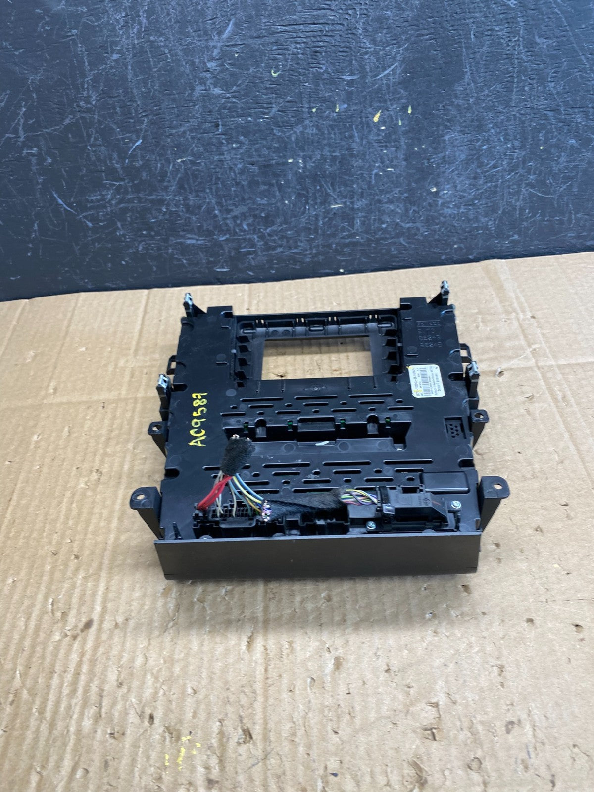 2014-2015 Ford Fusion Center Radio CD Player Screen Climate Control AC9587 DG3