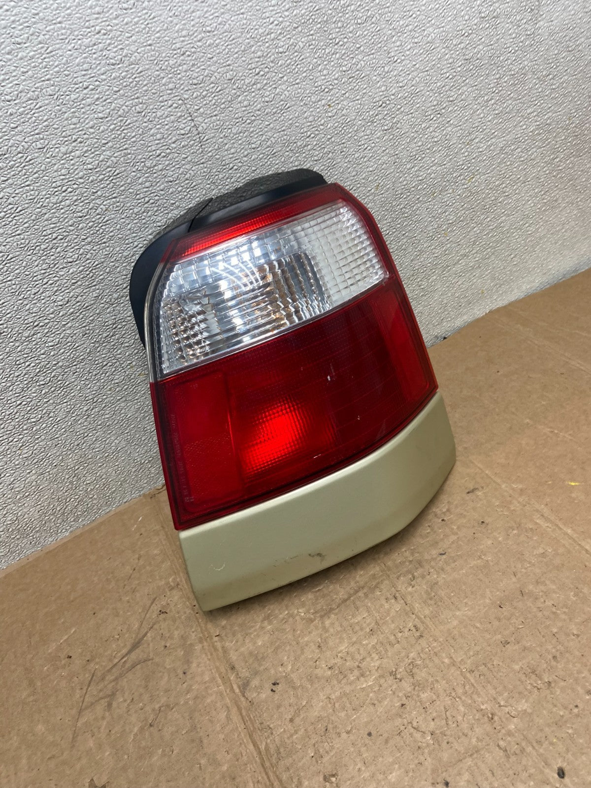 2001 2002 Subaru Forester Right RH Side Tail Light Oem AA1701 PS2
