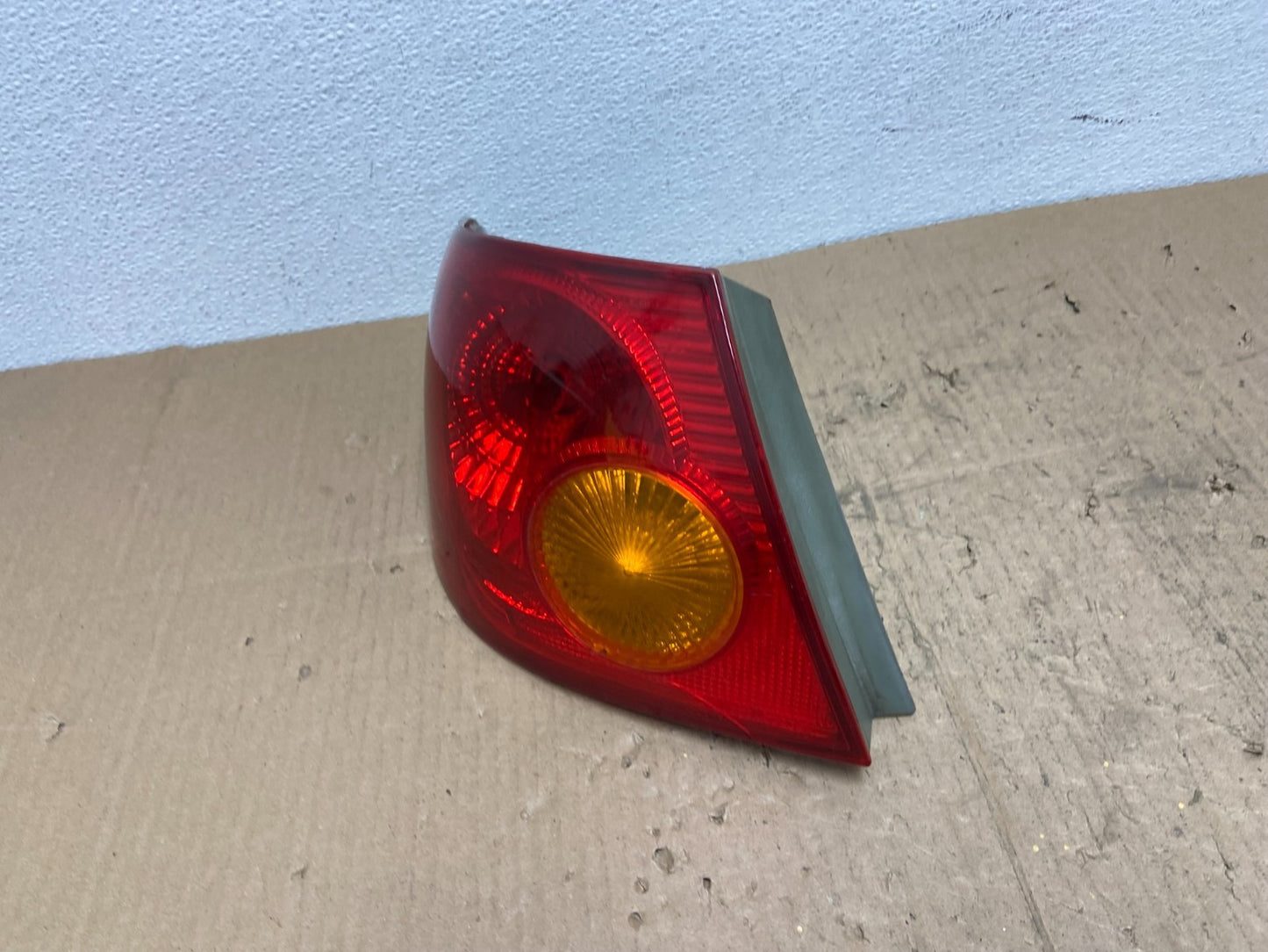 2003 to 2005 Toyota Corolla Left Driver Lh Side Tail Light AB8552 DW1