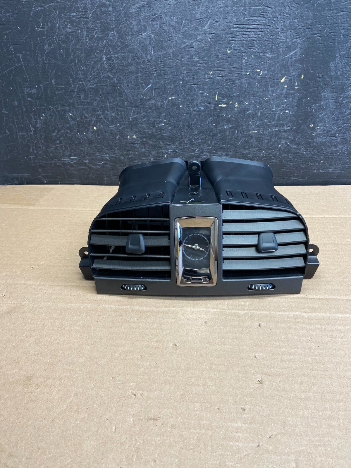 2007 to 2009 Cadillac SRX Front Center Dash Clock Air Vent ag5066 DG0