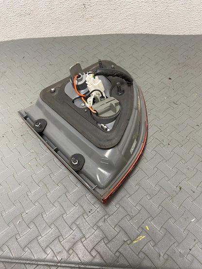 2007 to 2012 Hyundai Veracruz Right Passenger RH Inner Tail Light OEM C0271 DG17