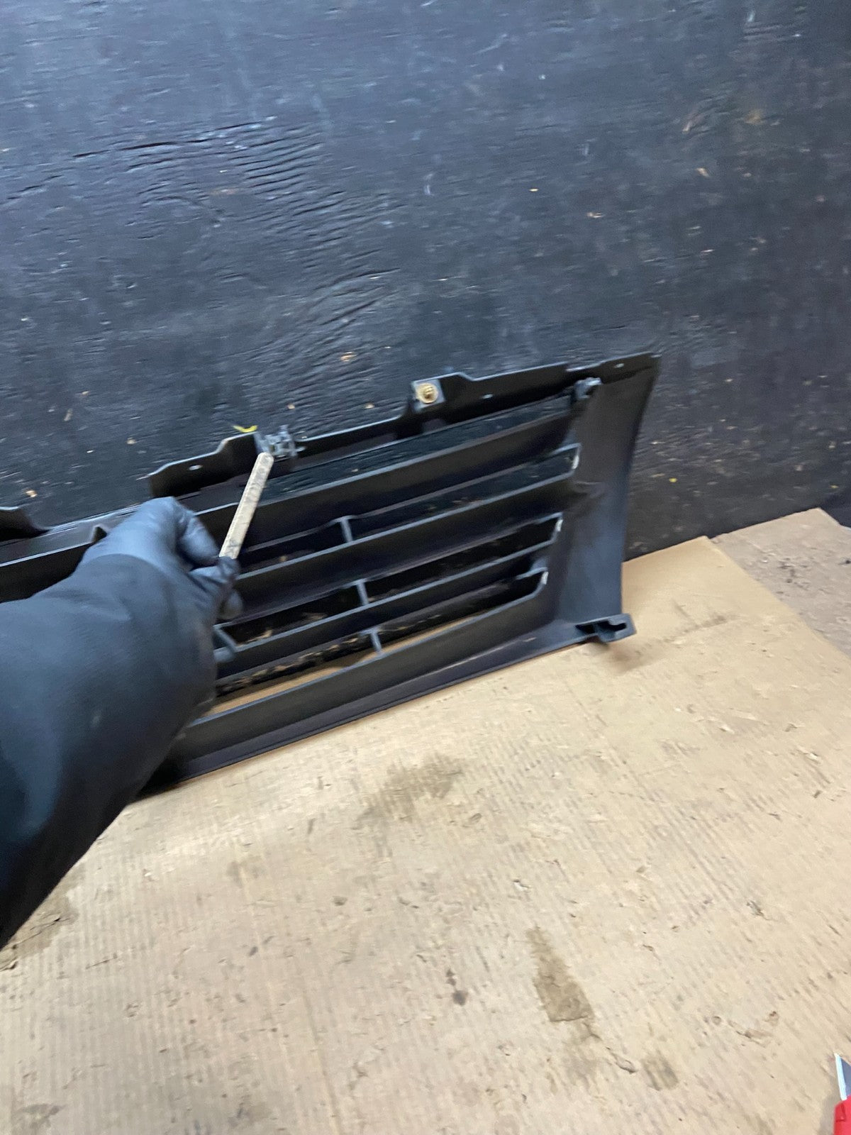 2001 2002 Mitsubishi Montero Front Upper Grill Grille x3258 DG14