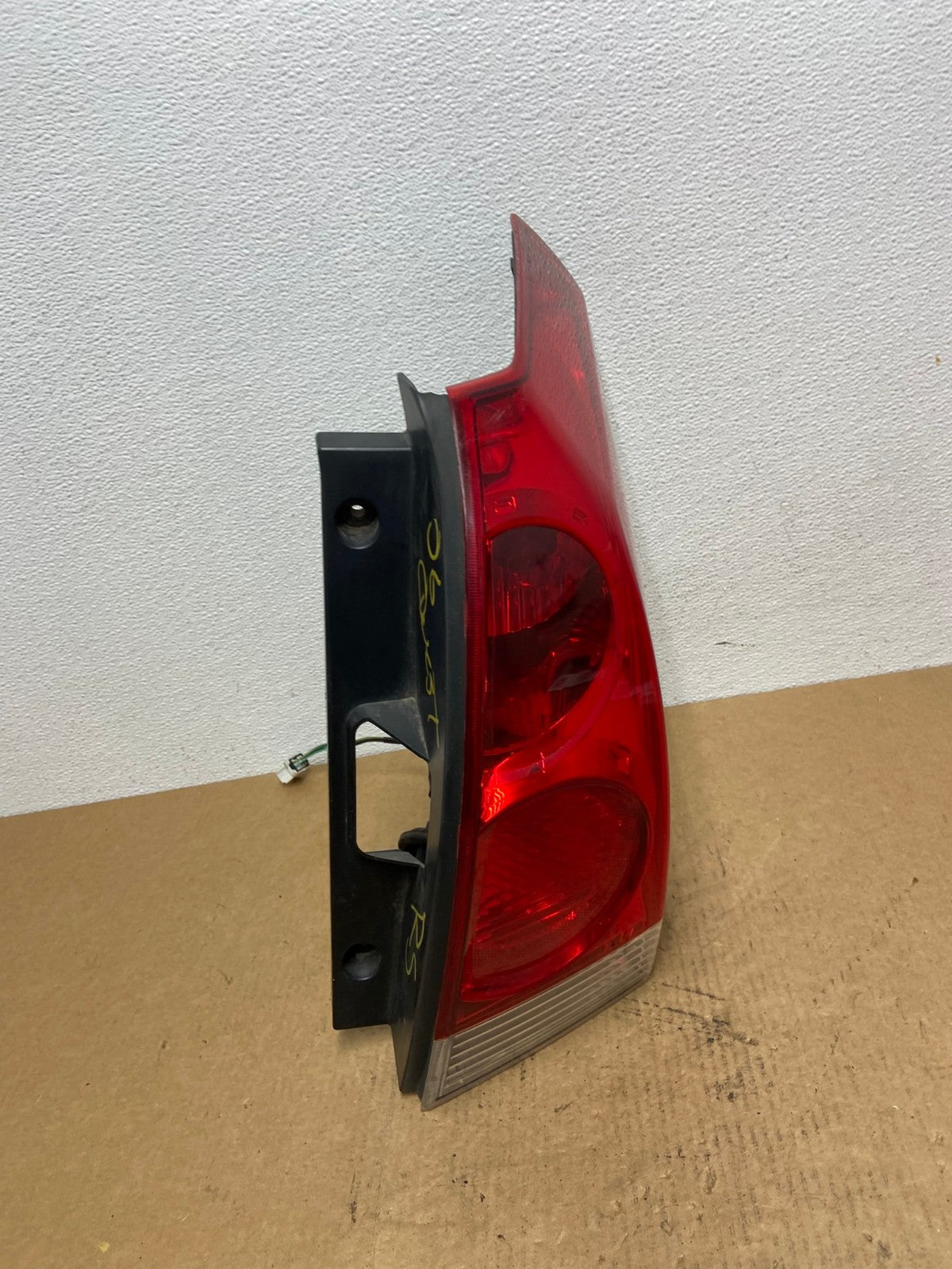 2004 to 2009 Nissan Quest Right Passenger RH Side Tail Light AC2937 LK1