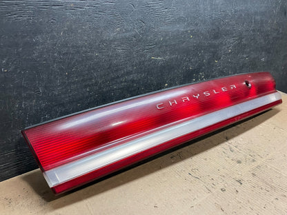 1993 to 1997 Chrysler Concorde Center Trunk Tail light Y1299 DG1
