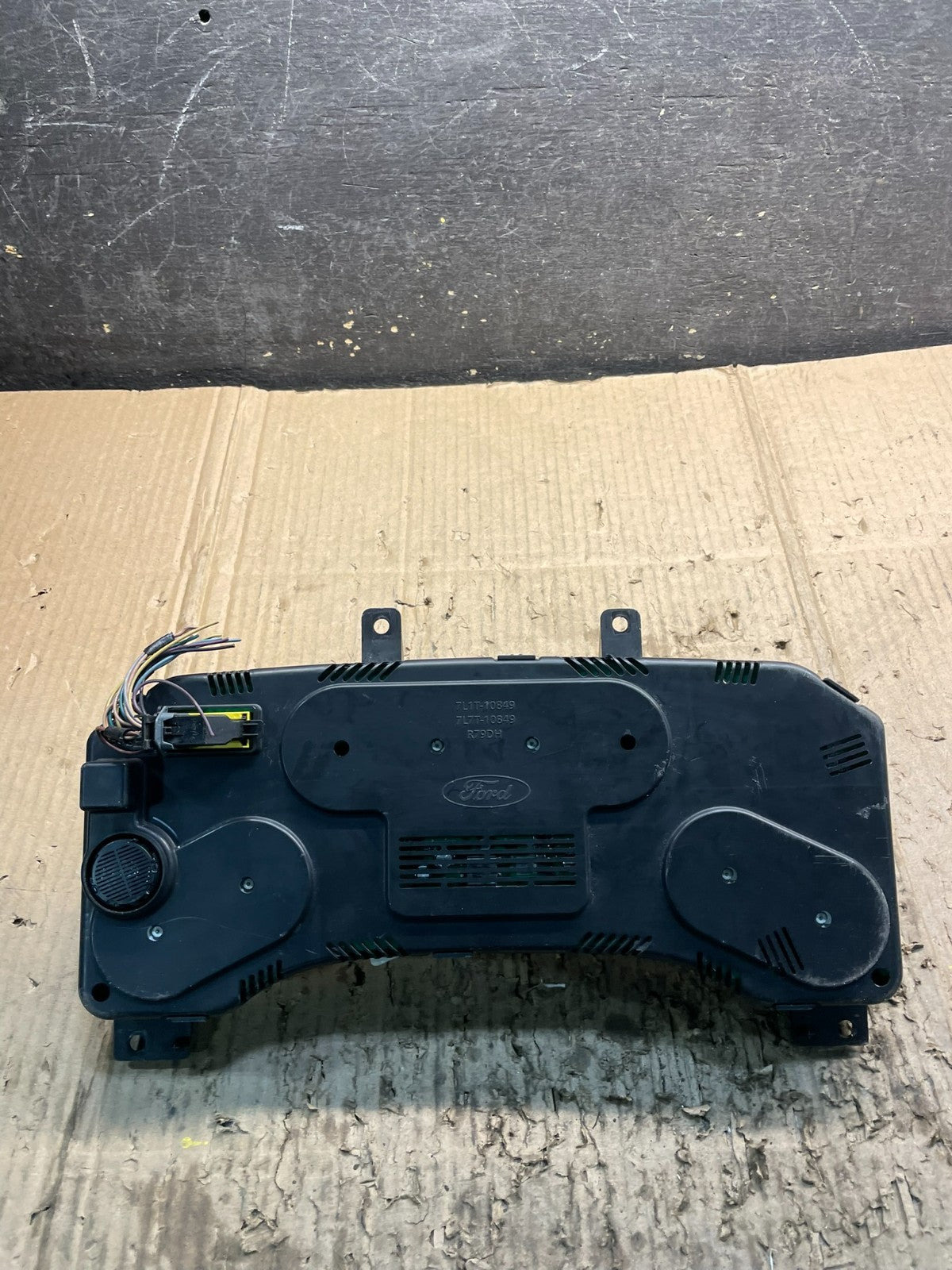 2007 2008 Ford  Expedition Speedometer Cluster Gauge Oem X9849 DG9
