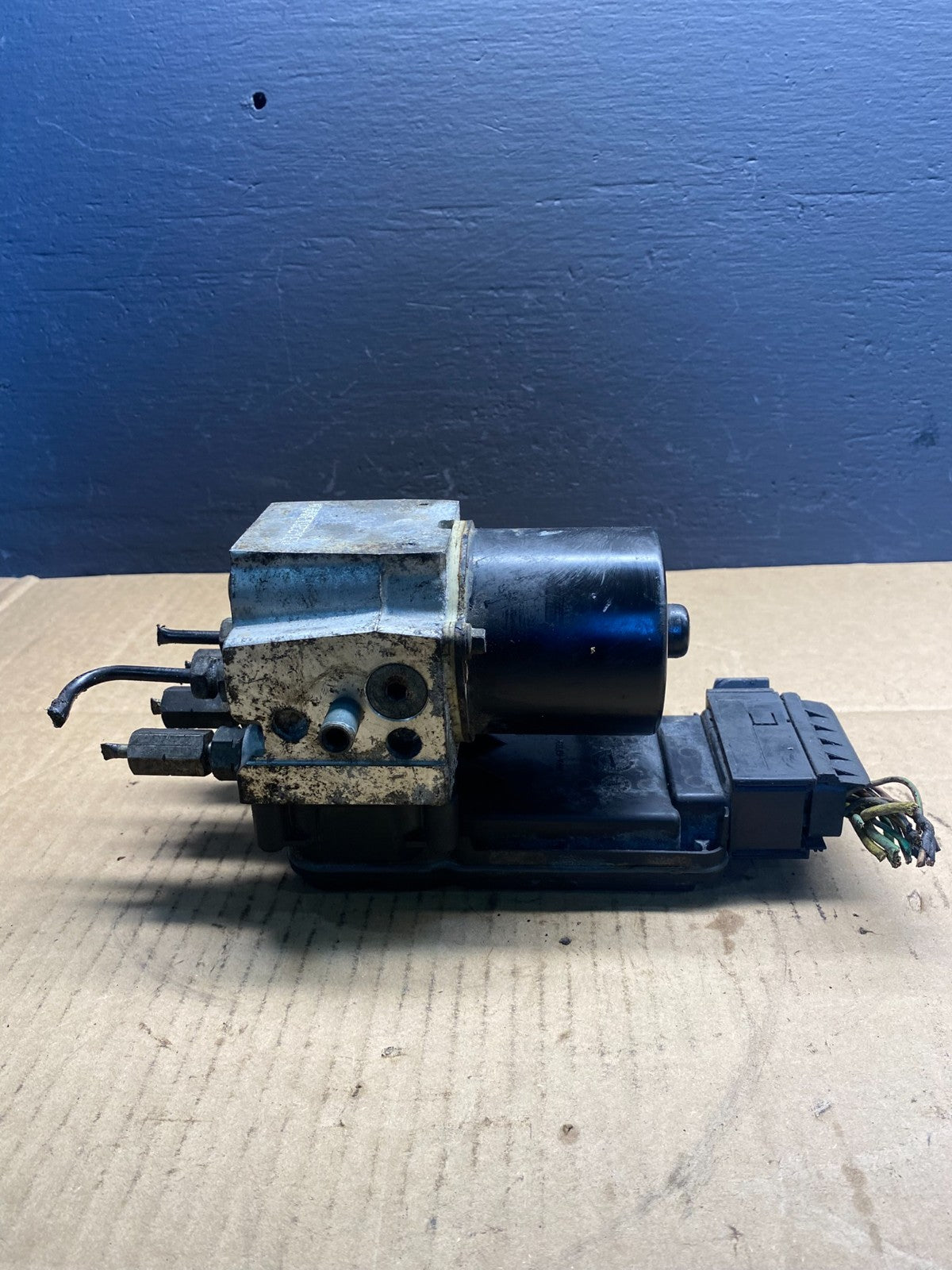 2003 2007 Ford E250 E350 Anti-Lock ABS Antilock Brake Pump ab7425 DG4