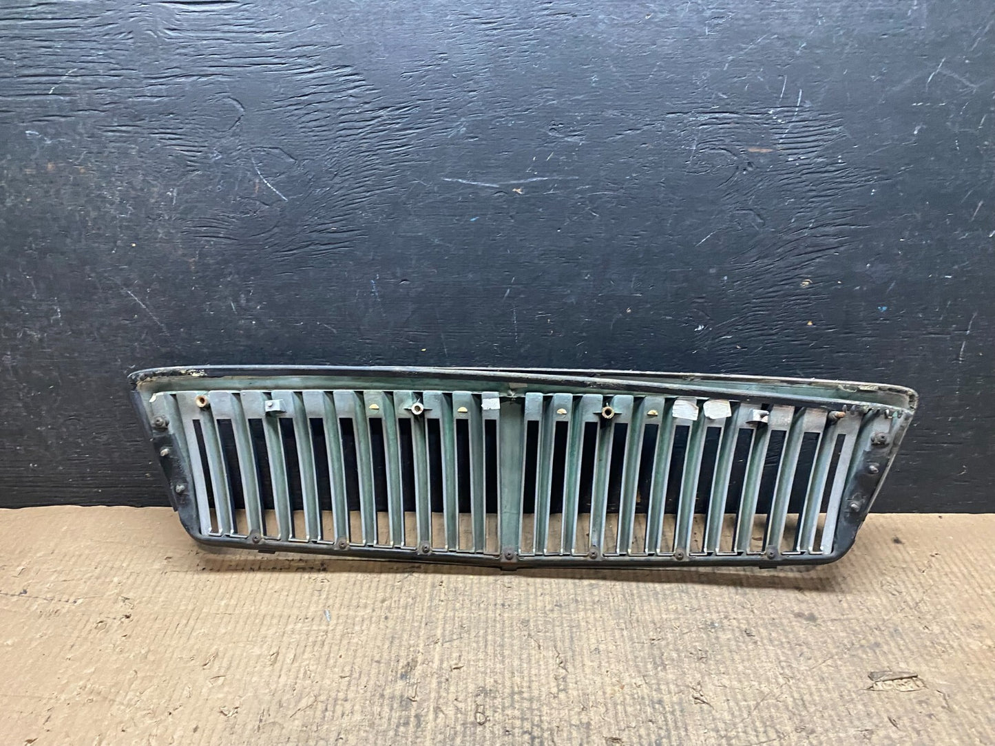 2002 to 2005 Hyundai XG350 Front Upper Grill Grille W/Emblem N20693