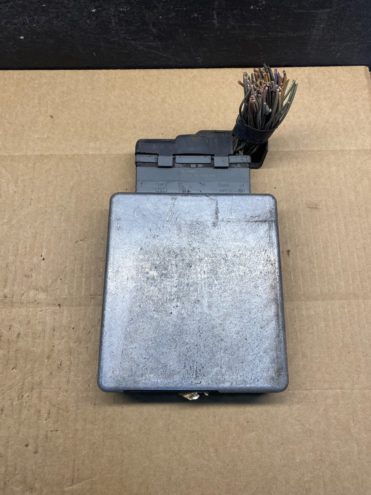 2004 Ford Van E250 E350 5.4L Engine Control Module Unit ECU AG9554 DW0