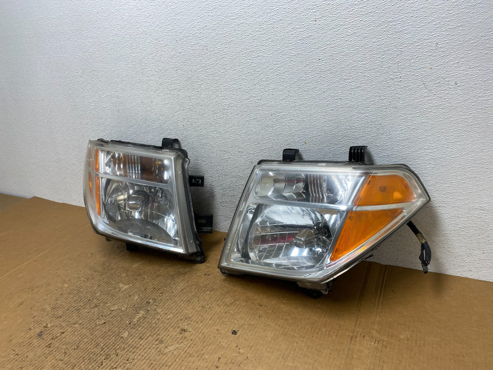 2005 2006 2007 Nissan Pathfinder Halogen Headlights Left+Right AE2753 DW1