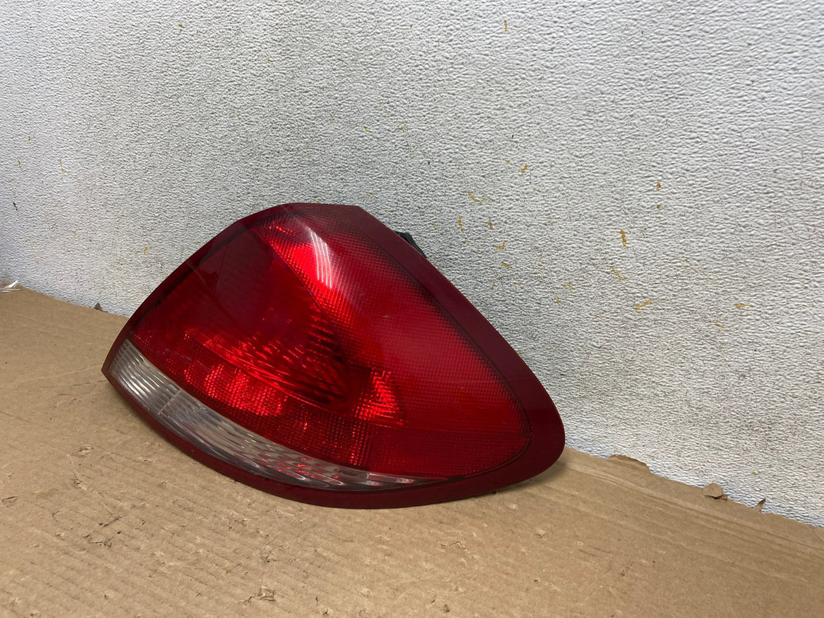 2004 2005 2006 2007 Ford Taurus Right Passenger Side Tail Light AH8983 LK2