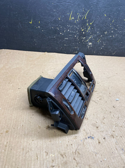 2006 to 2011 Cadillac DTS Dash Center Air Vent Heater Bezel OEM z4336 DG1