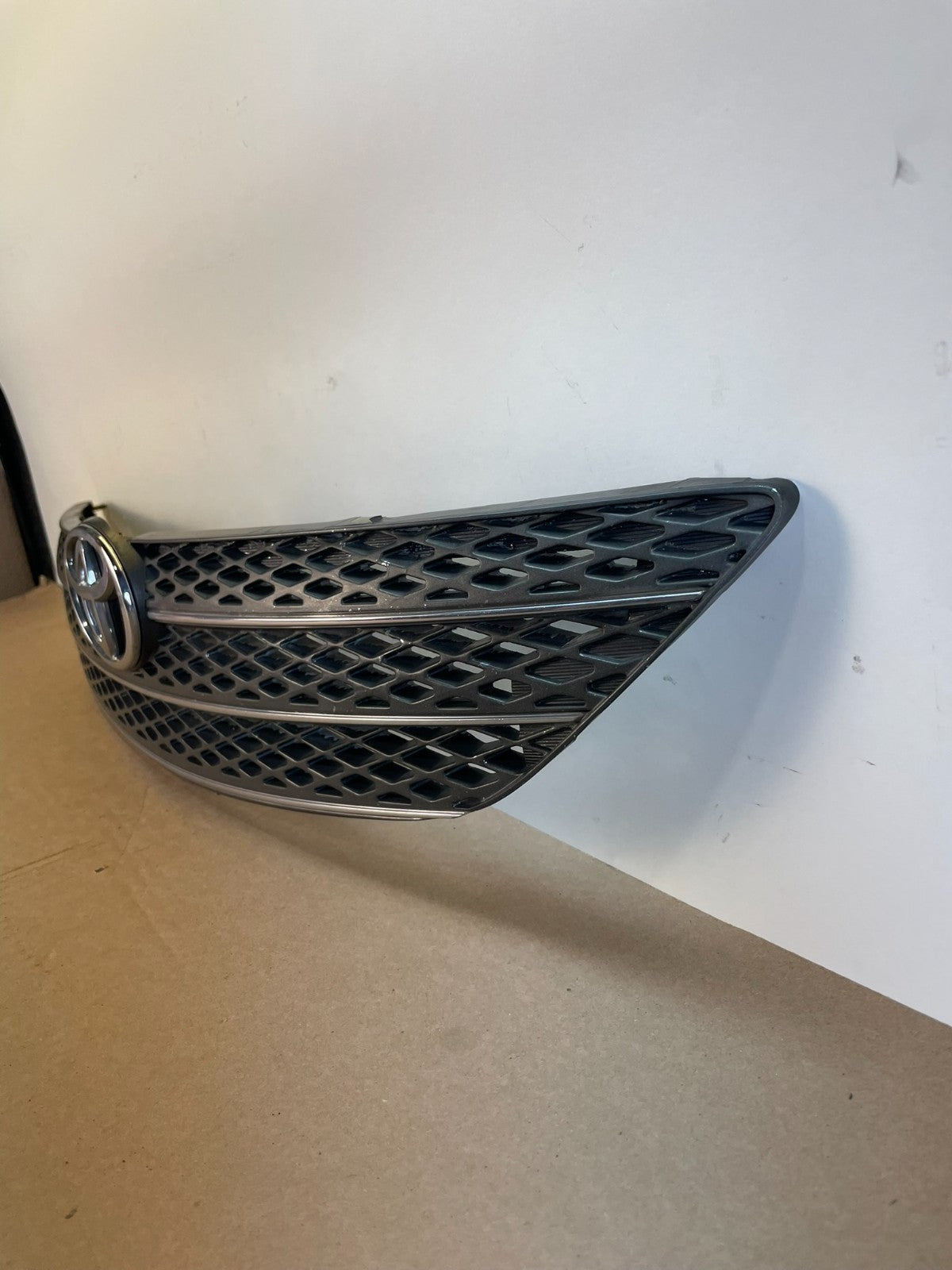 2002 2003 2004 Toyota Camry Front Upper Grill Grille AG1022 DG1