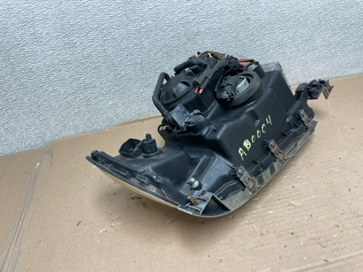 2001 to 2003 Infiniti QX4 Xenon HID Driver Left LH Side Headlight OEM AB0004 DW6