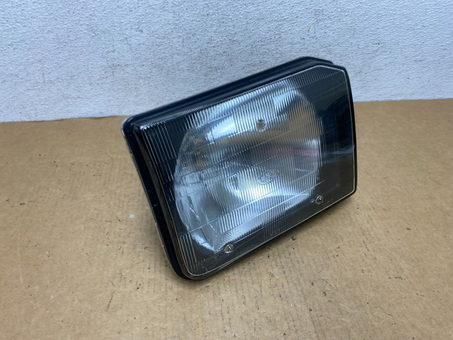 1999-2002 Land Rover Discovery Right Passenger Side Halogen Headlight AD4642 DG2