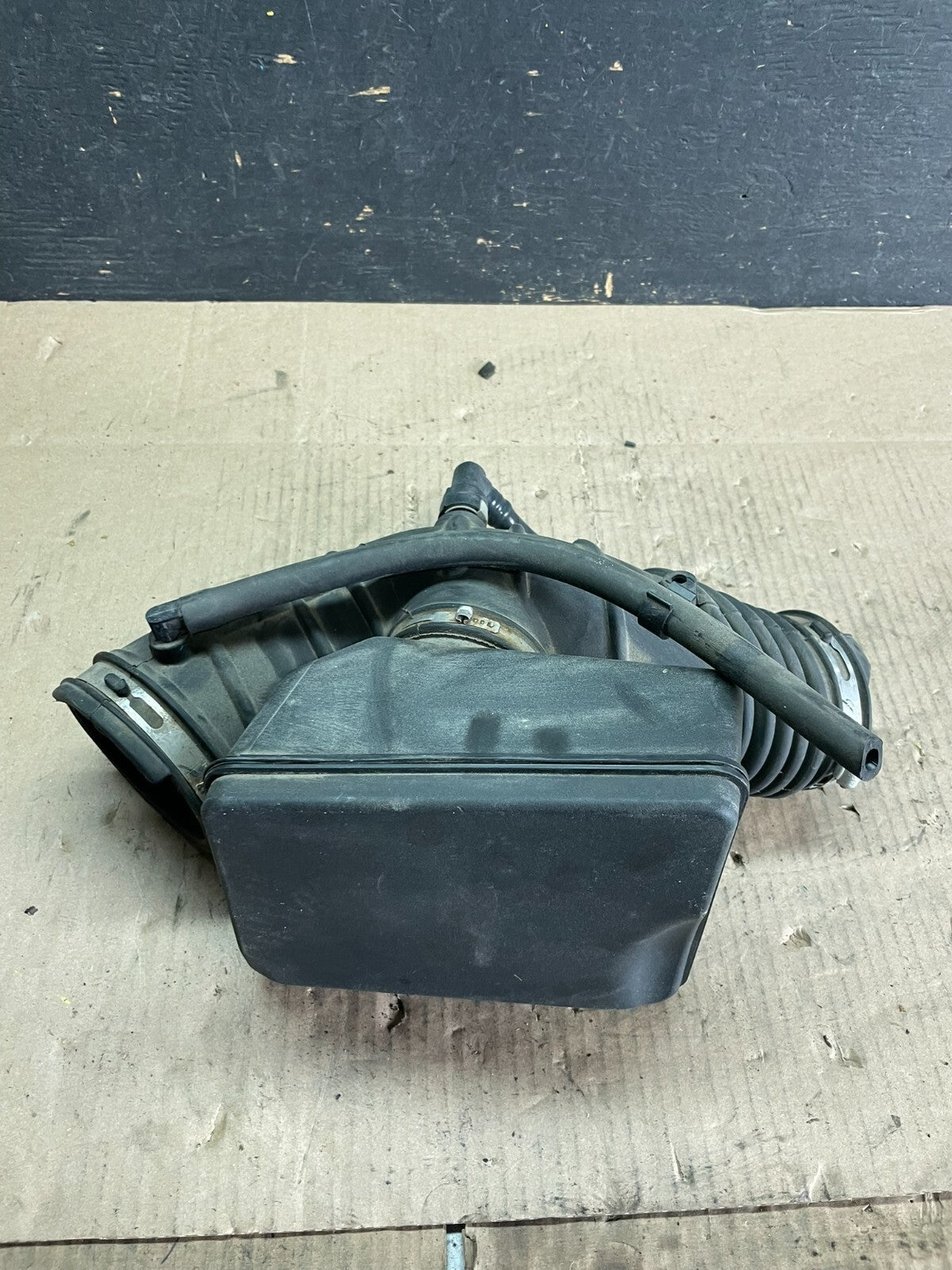 2009 to 2012 Ford Flex Taurus Lincoln Mks Air Hose Duct Tube OEM M8934 DG0