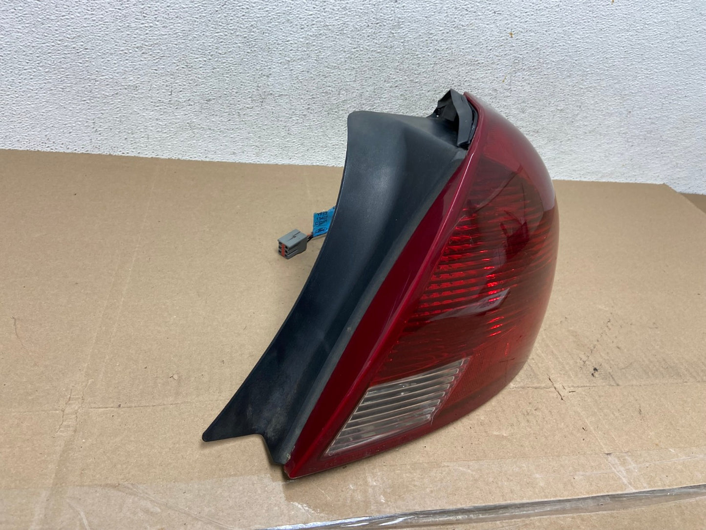 2000 to 2003 Ford Taurus Right Passenger Rh Side Tail Light AE6648 LK2