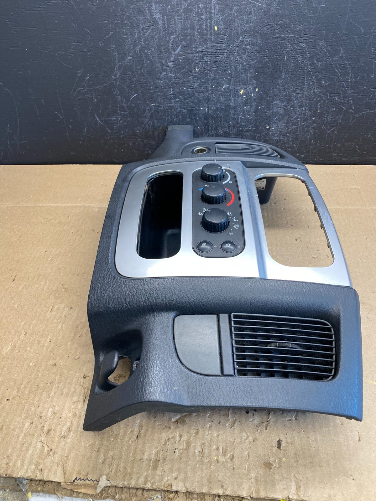 2002 to 2005 Dodge Ram Radio Climate Control Dash Air Vent Bezel Trim AC6792 DG2