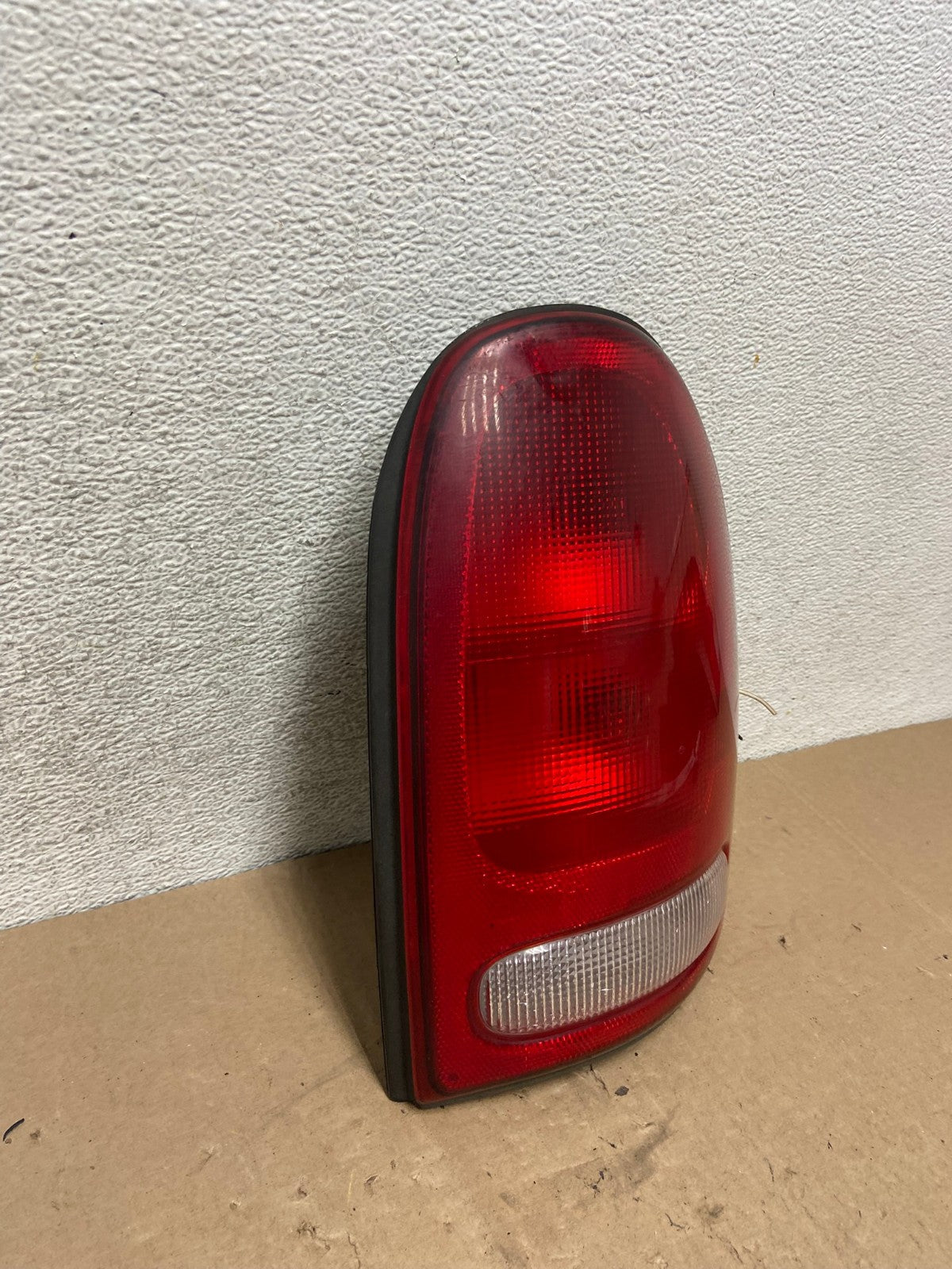 1998 to 2003 Dodge Durango Tail Light Right Passenger RH Side AG4839 LK2